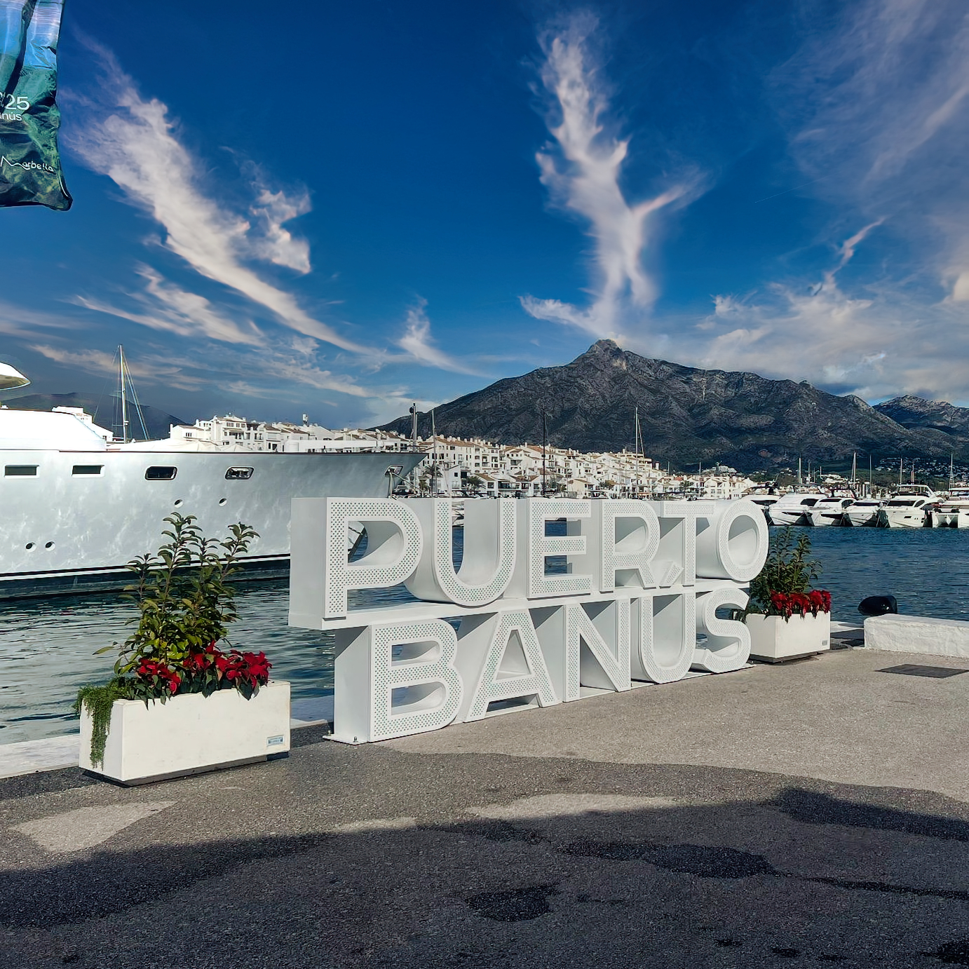 Muelle de honor de Puerto Banús